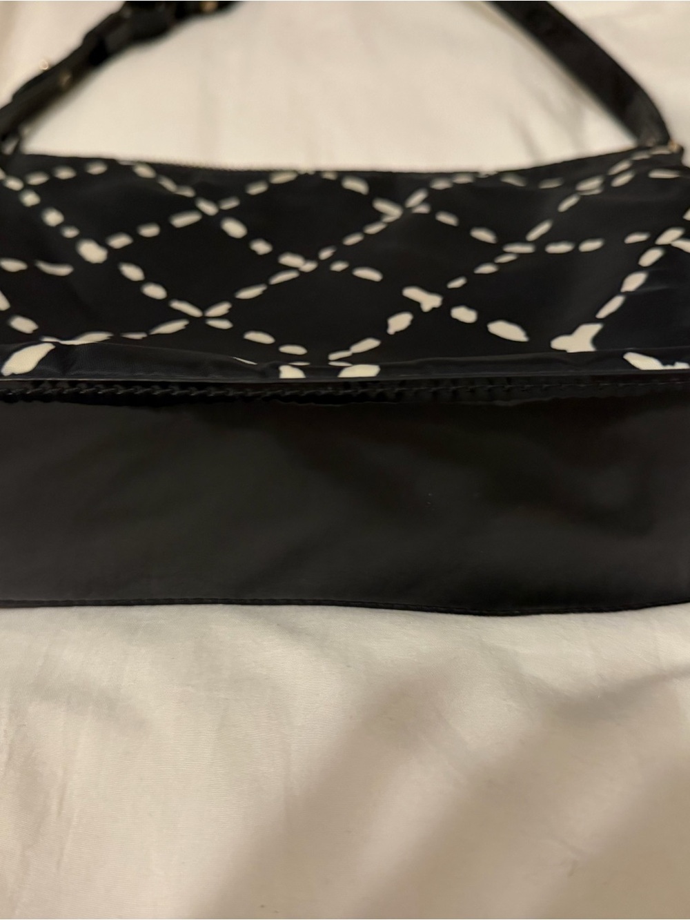 kate spade Black and White Geometric Shoulder Bag with adjustable strap - Picture 5 of 6